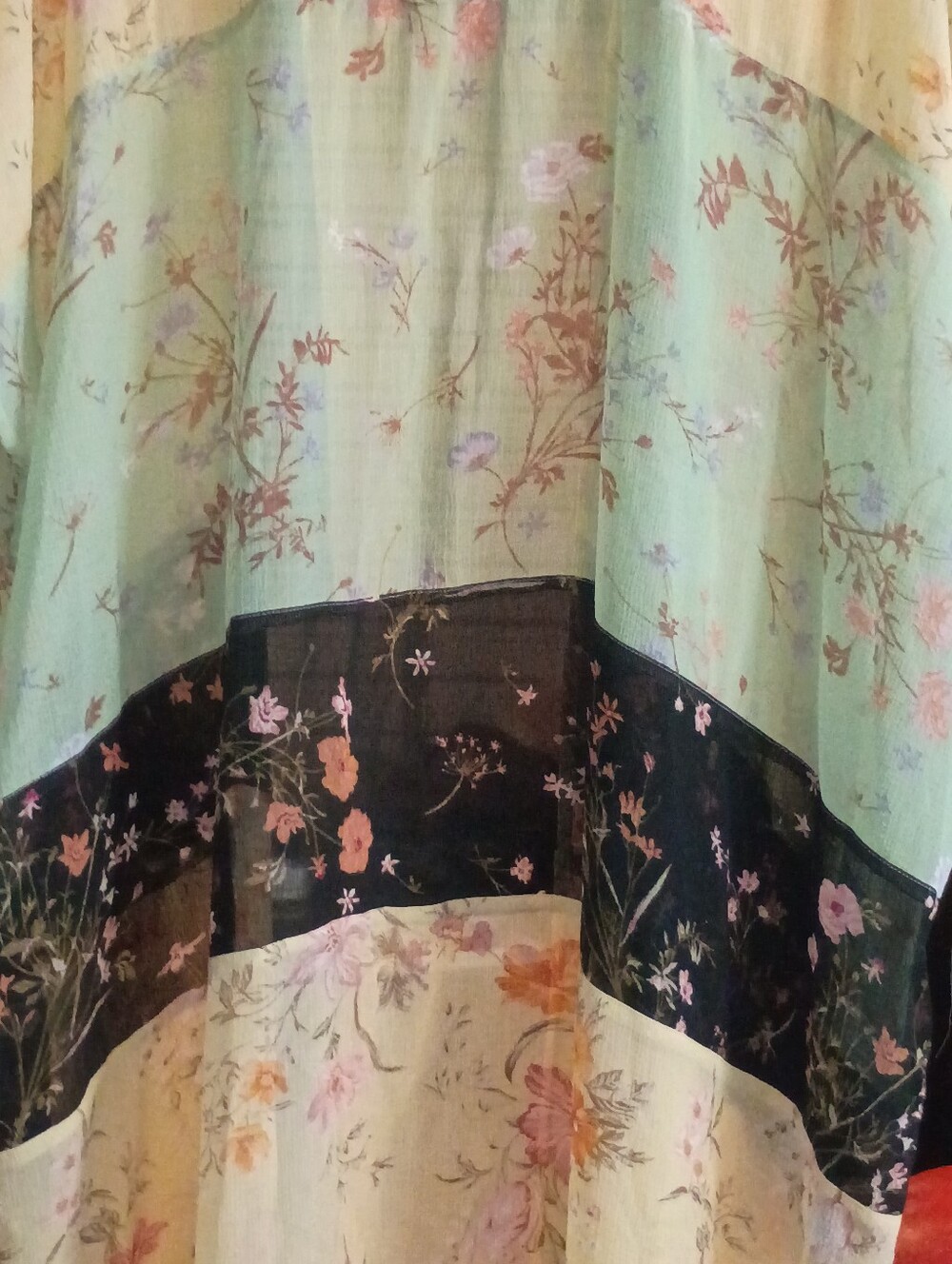 ✨ON SALE American Eagle Kimono in Beautiful Floral Pastels and Black Medium - Picture 3 of 4